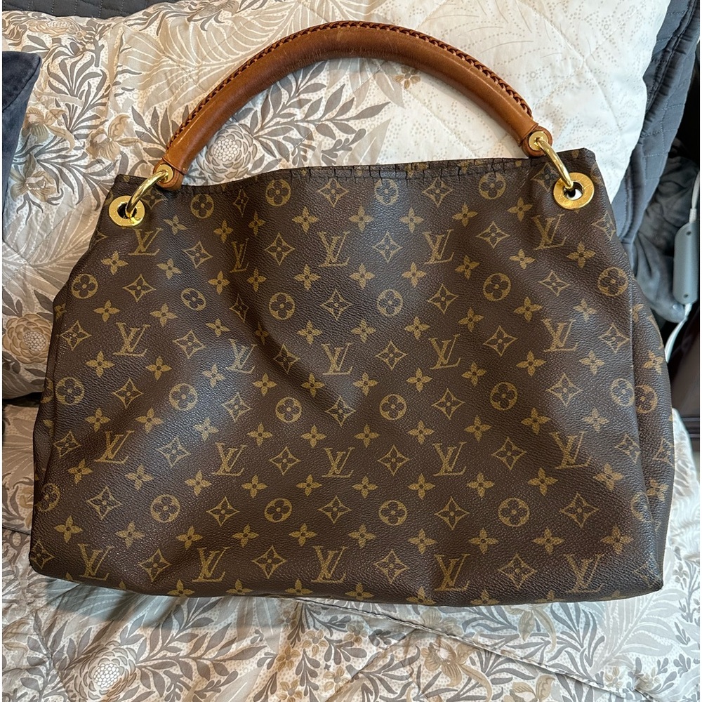 Louis Vuitton Artsy Monogram
